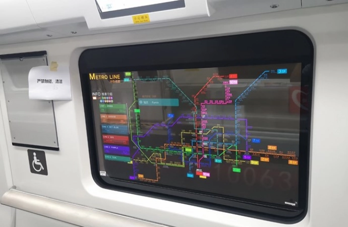 Metro nowej generacji od LG - ekran zamiast szyby!