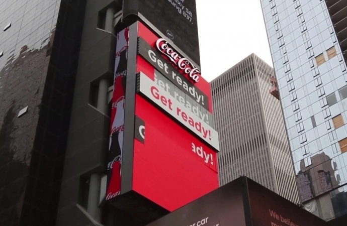 Pierwszy ruchomy billboard 3D z reklamą Coca-Coli