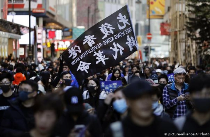 TikTok zawiesza działanie w Hong Kongu – powodem zmiana polityki Chin