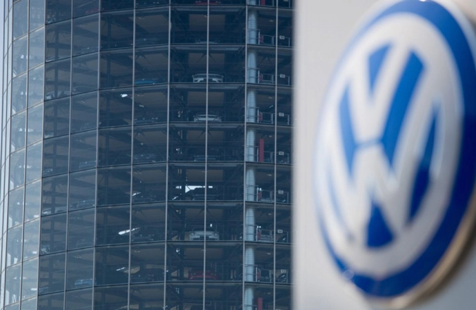 Volkswagen ściera się z Teslą. Chce zająć miejsce na podium.